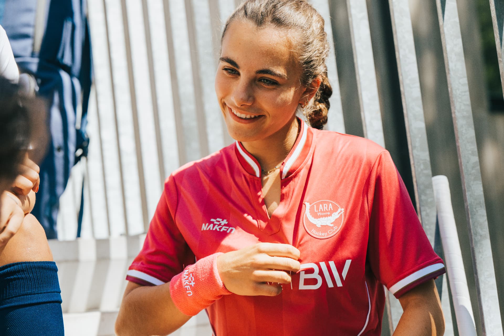 Joueuse du LARA en maillot rouge